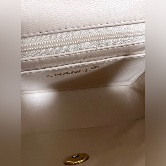 Chanel Classic Mini Square Flap Bag in Lambskin - Picture 5 of 12